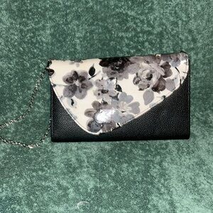 Gorgeous black flower silver chain strap bag